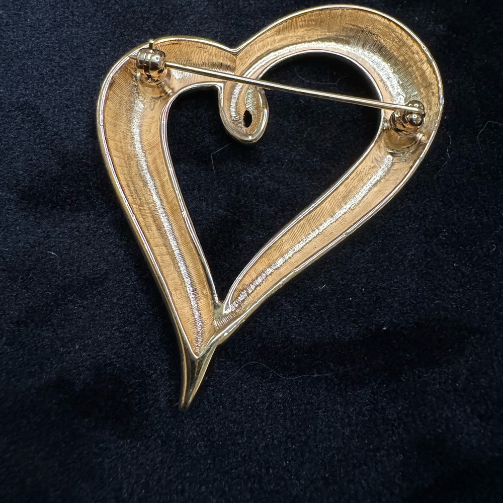 Vintage Gold Tone Heart Brooch - Picture 3 of 3